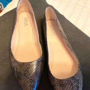 Mia Julianna leather flats
